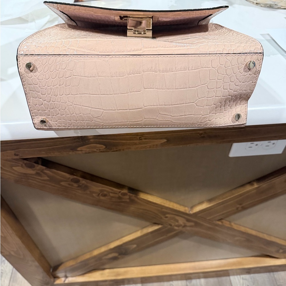Elevate your style with this stunning Kate Spade Doris Knightsbridge Satchel. - Picture 8 of 8
